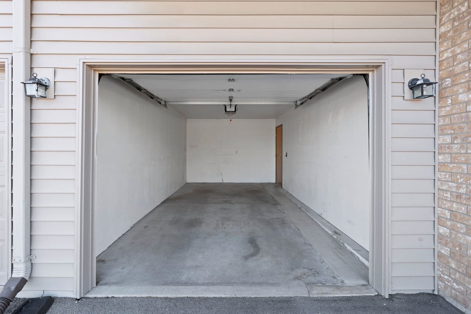 Cecil Apartment: 304 - 308 Golfview Road