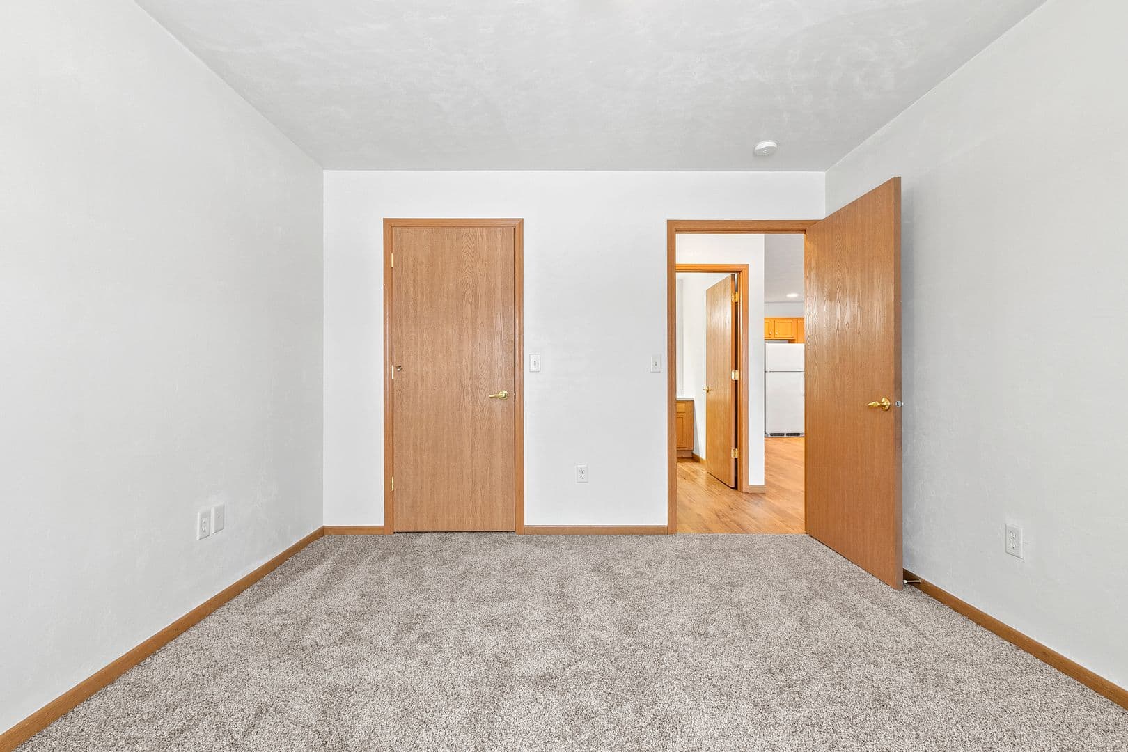 Cecil Apartment: 304 - 308 Golfview Road