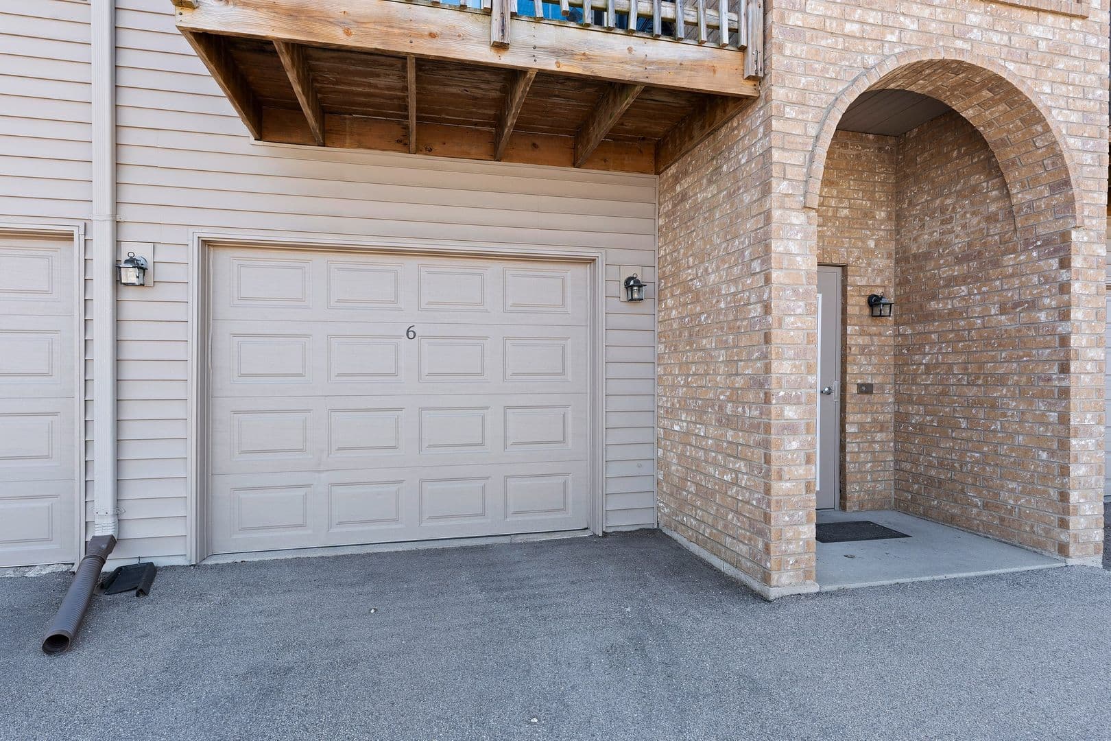 Cecil Apartment: 304 - 308 Golfview Road