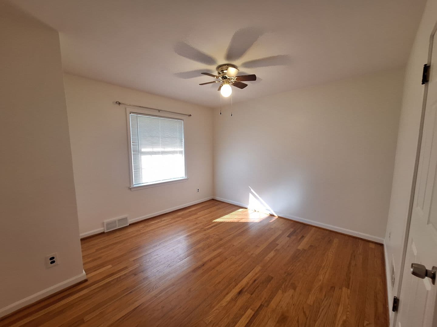 Livonia House: 9918 Woodring