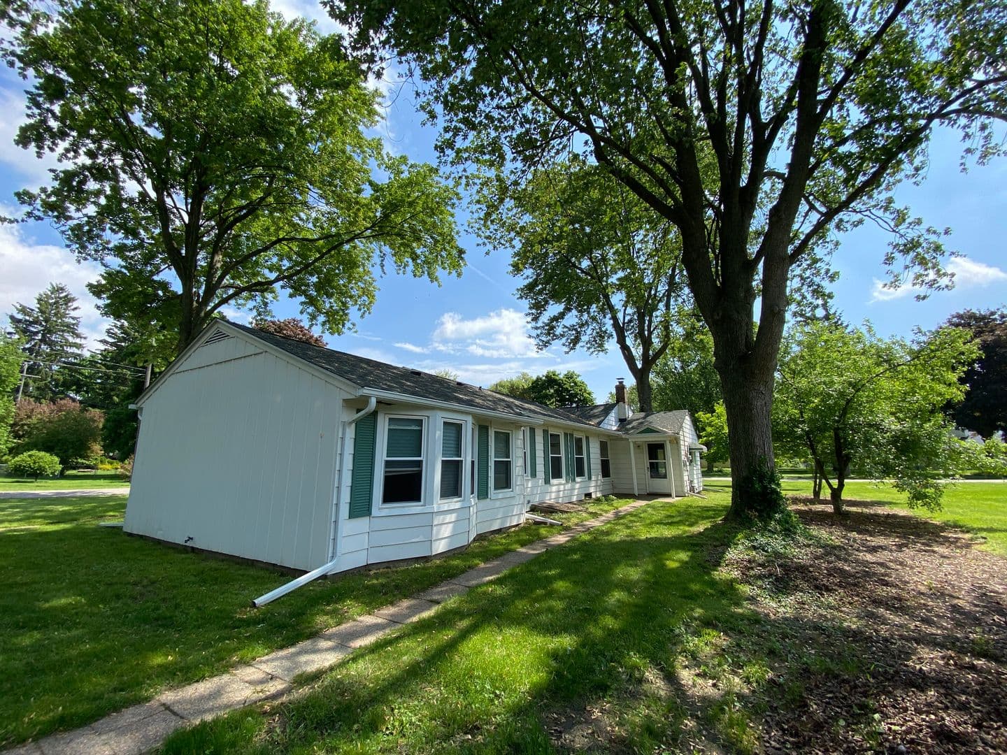 Armada House: 73837 Floral St