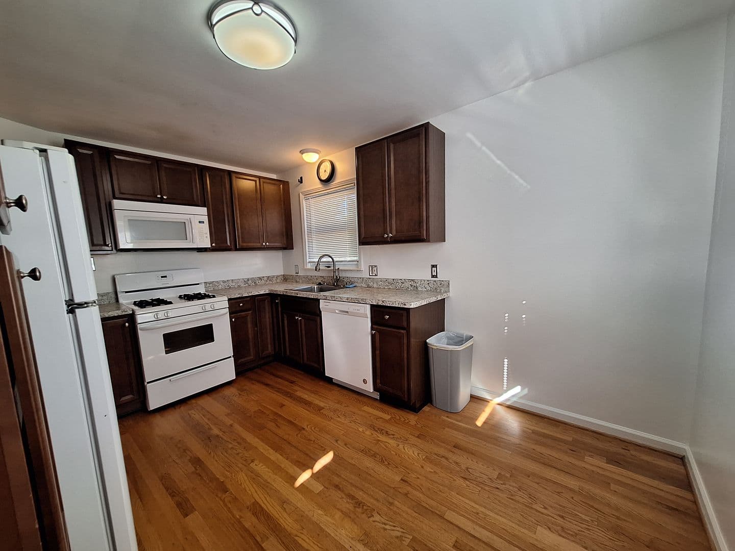Livonia House: 9918 Woodring