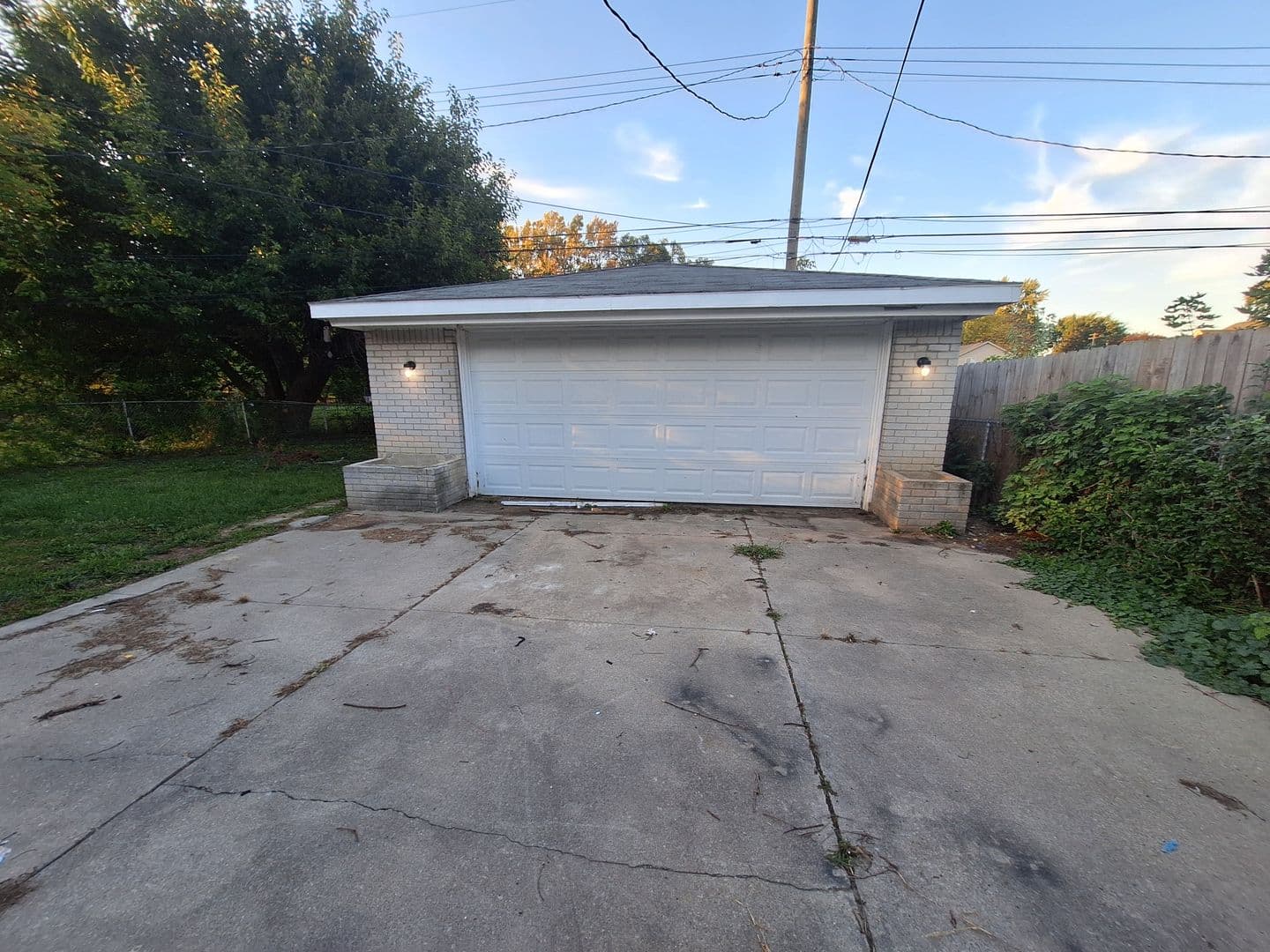 Roseville House: 18069 Marquette