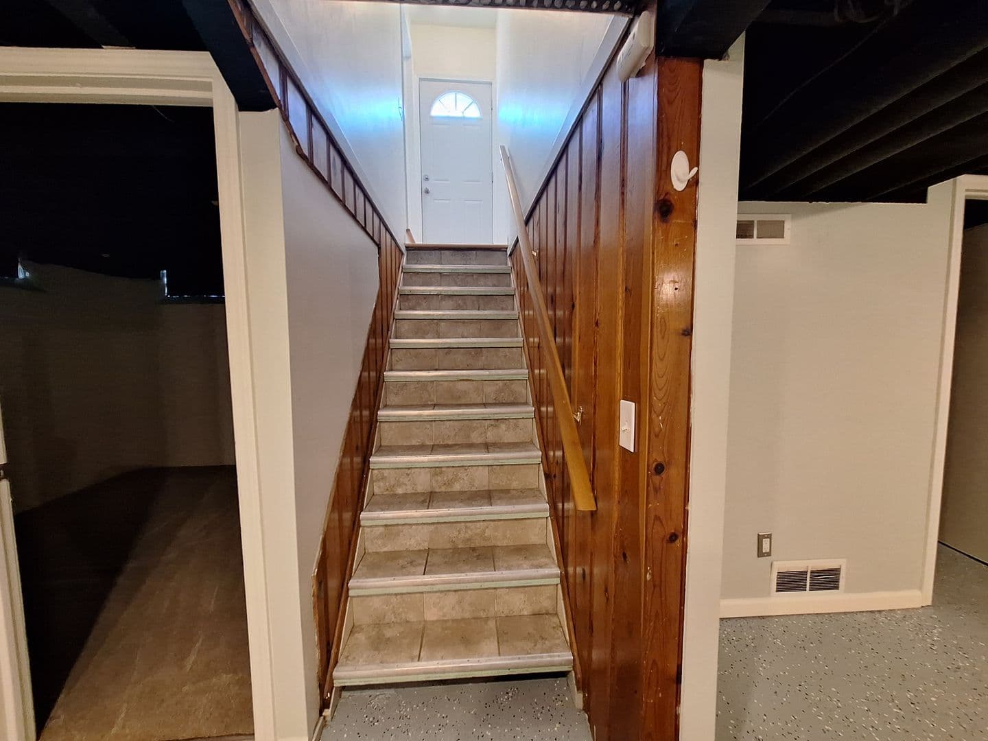 Livonia House: 9918 Woodring