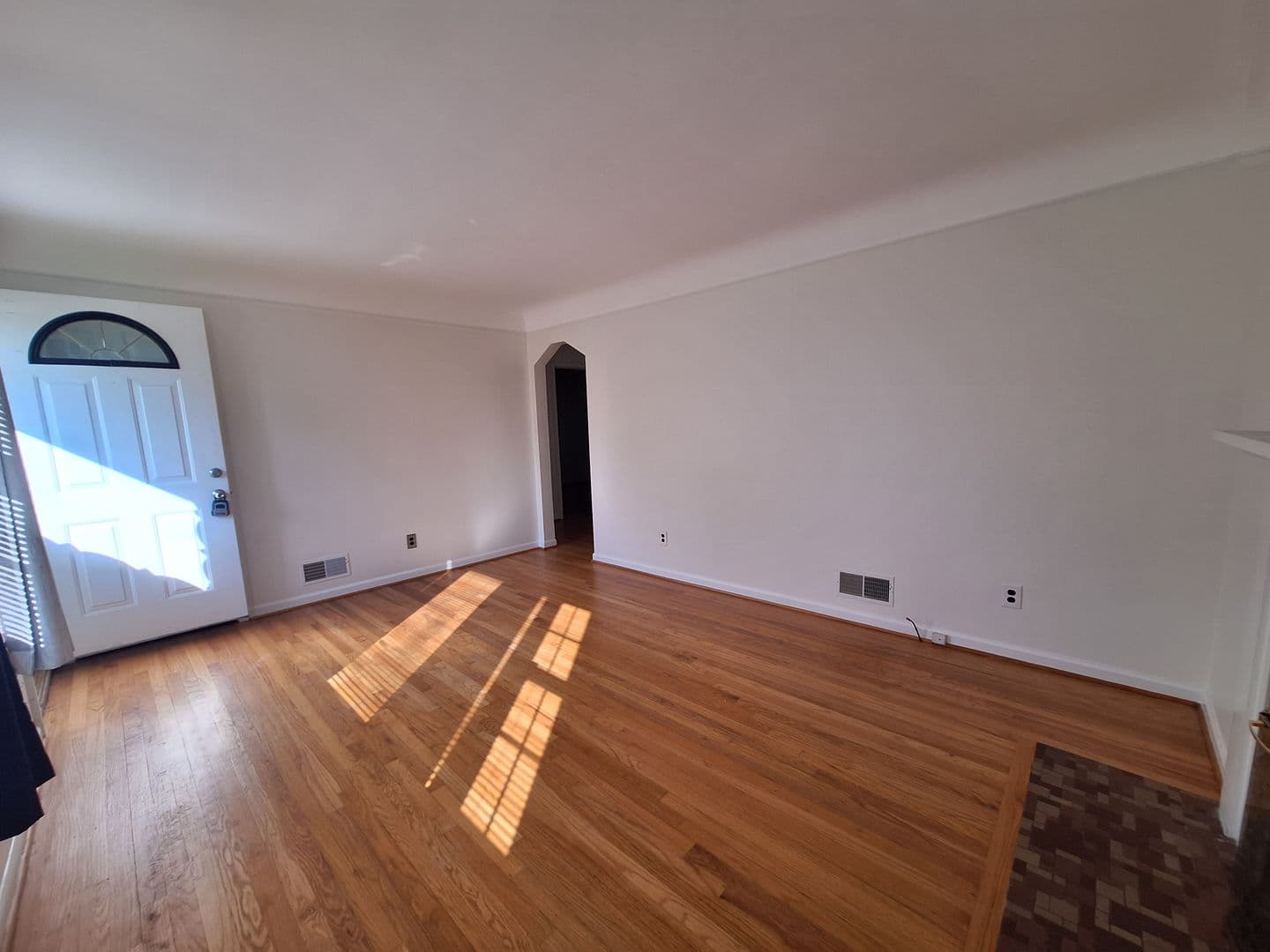 Livonia House: 9918 Woodring