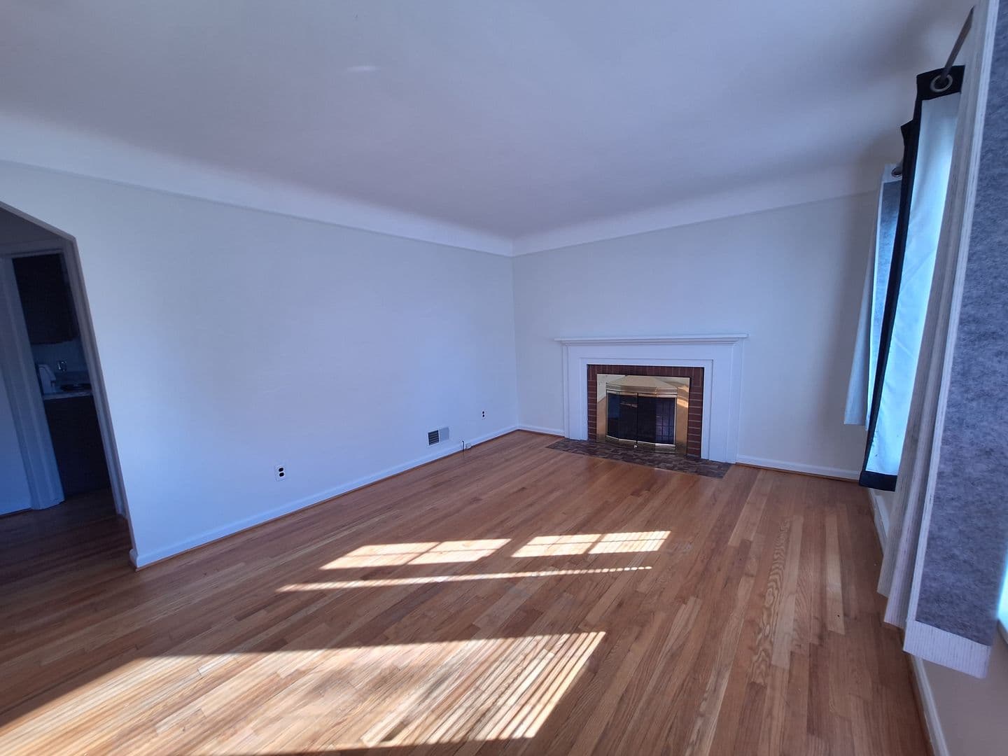 Livonia House: 9918 Woodring