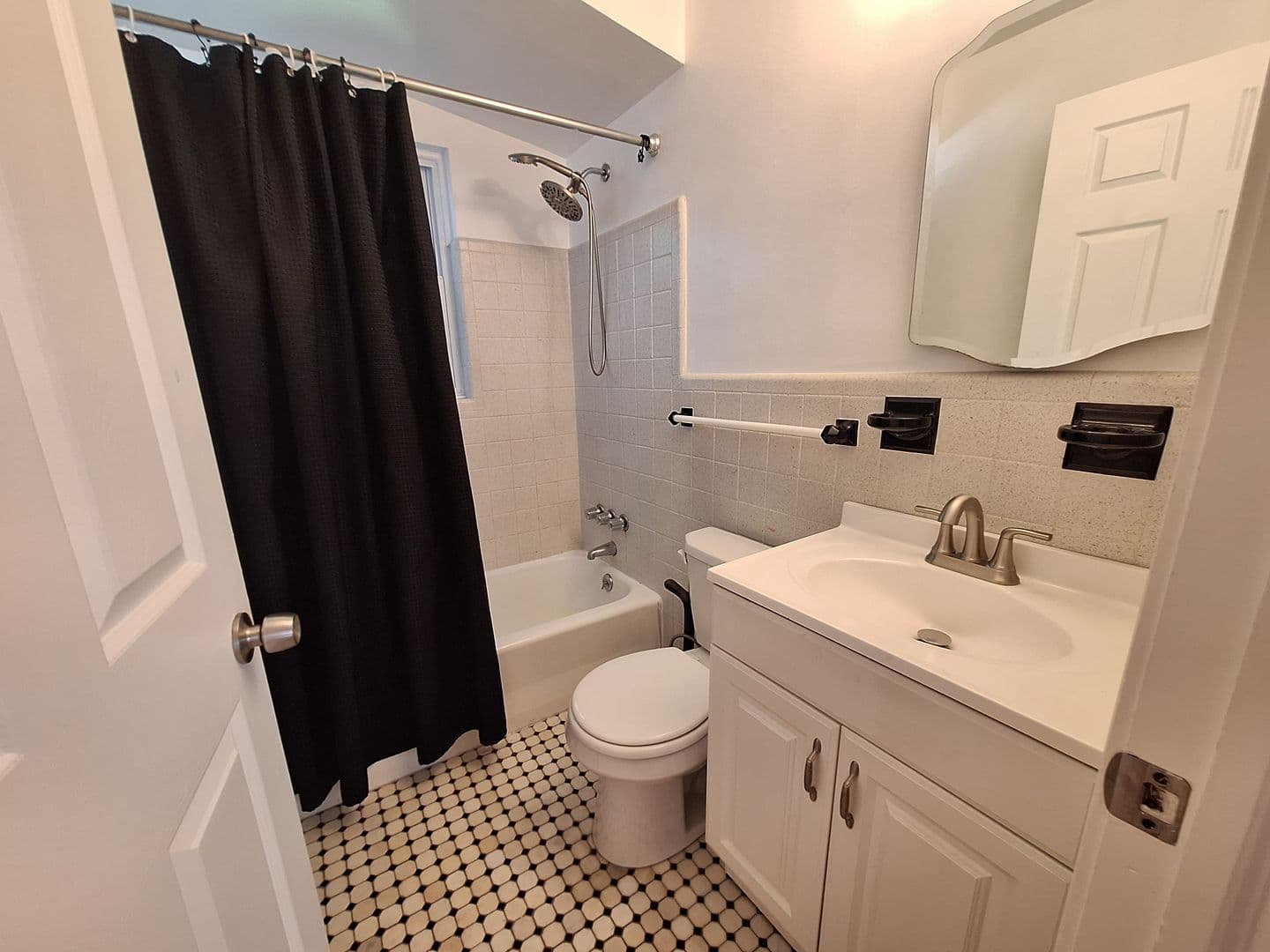 Livonia House: 9918 Woodring