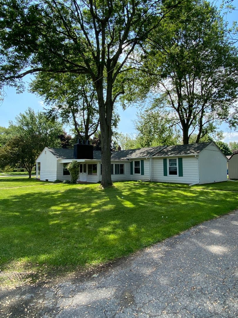 Armada House: 73837 Floral St