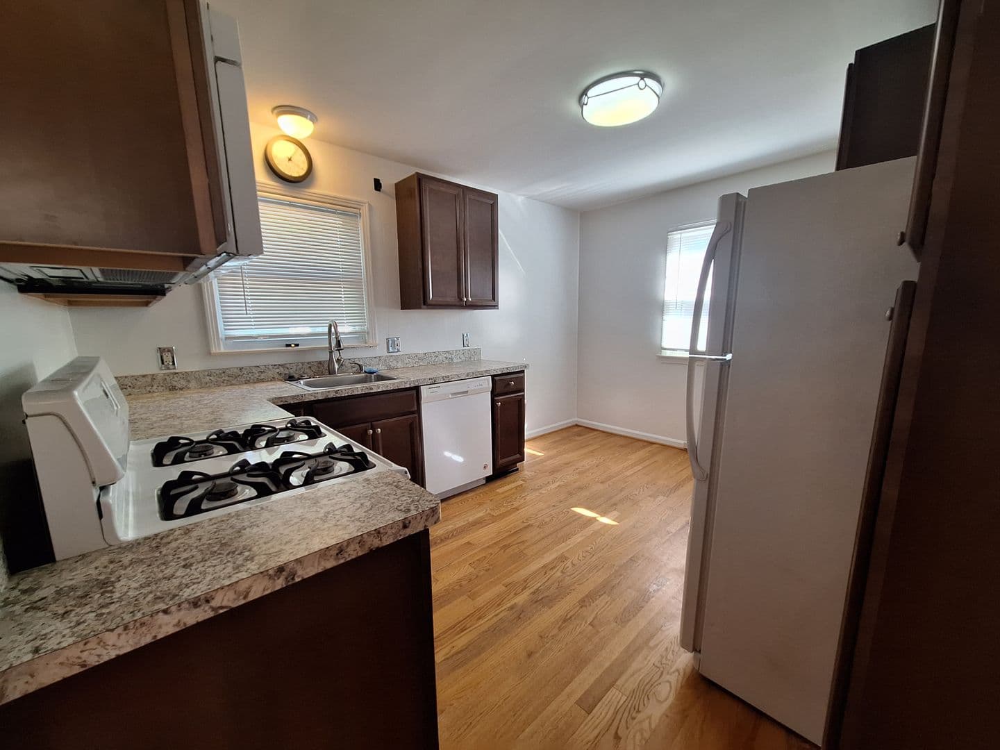 Livonia House: 9918 Woodring