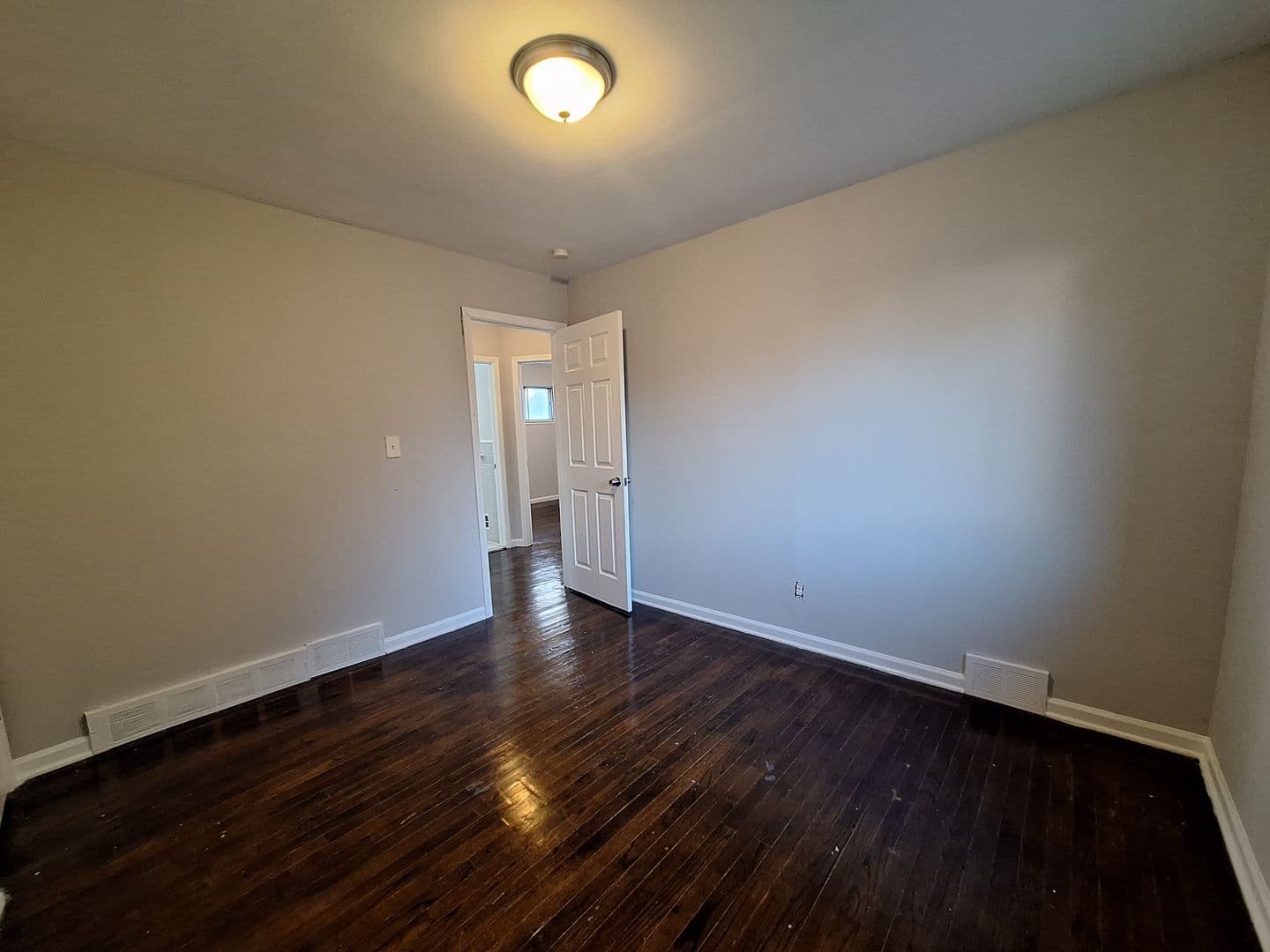 Roseville House: 18069 Marquette