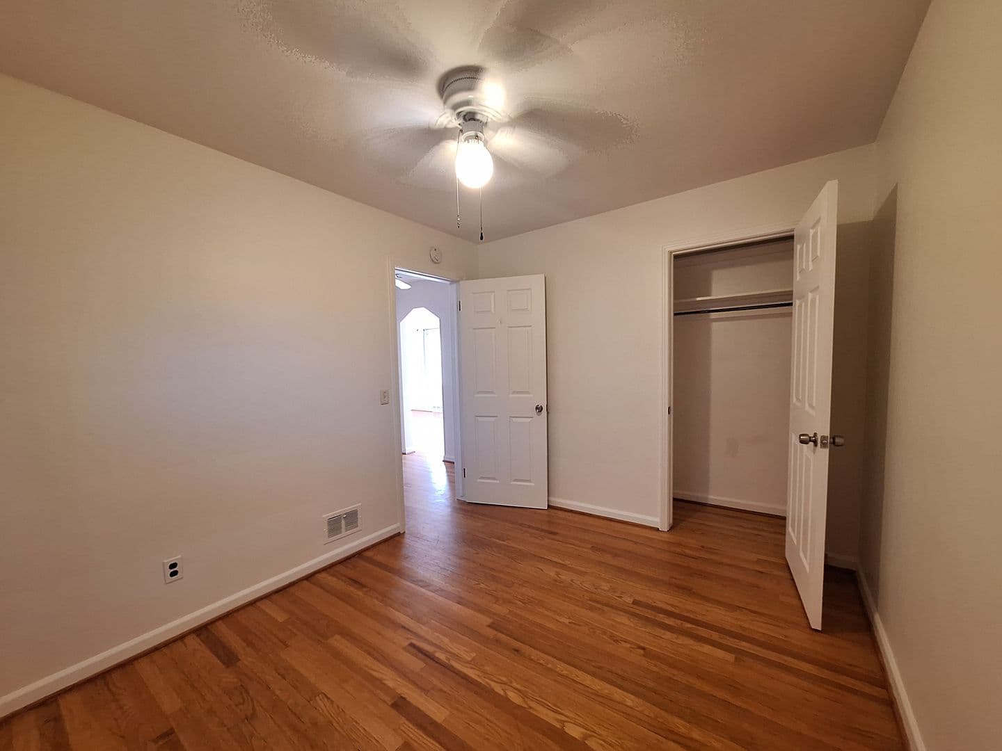 Livonia House: 9918 Woodring