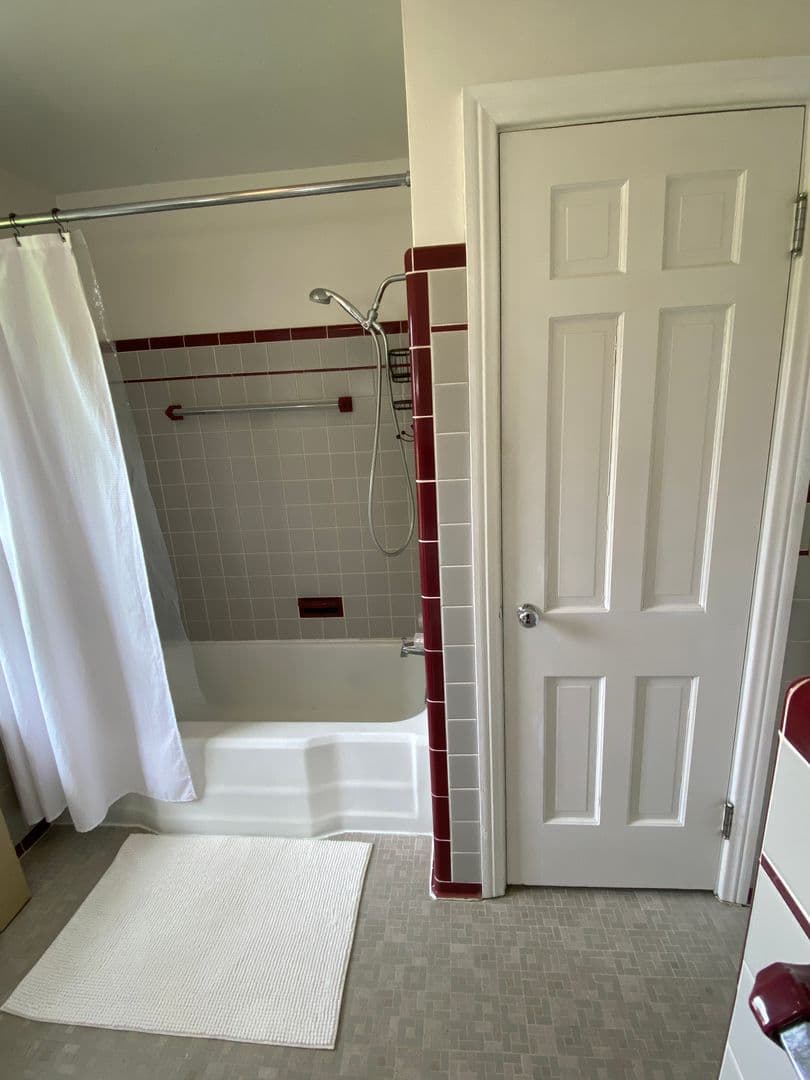 Armada House: 73837 Floral St