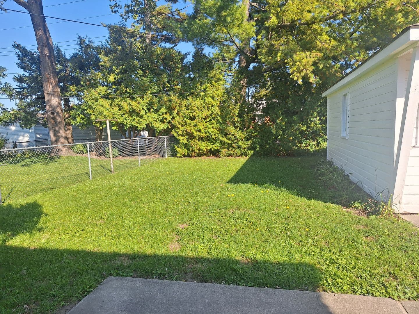 Livonia House: 9918 Woodring