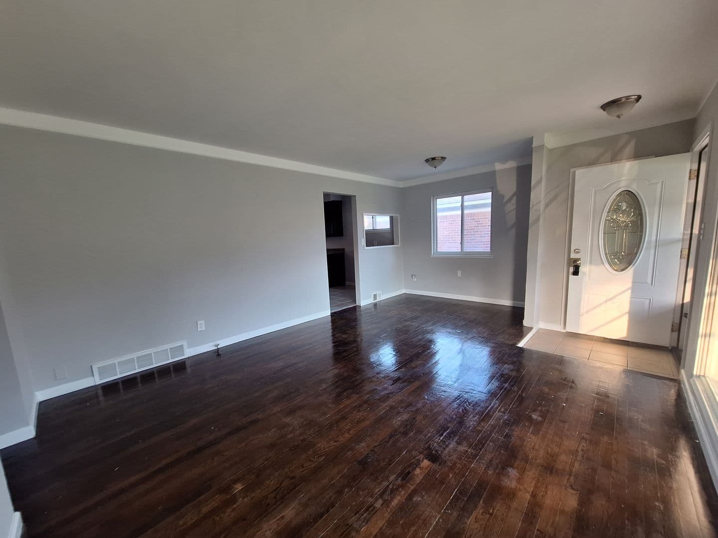 Roseville House: 18069 Marquette