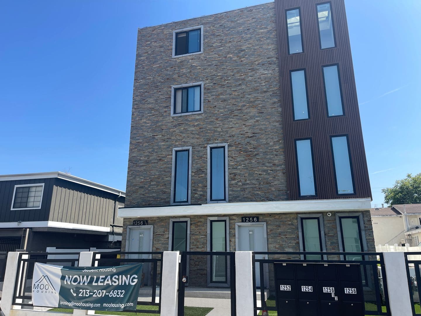 Los Angeles Apartment: 1252 West 37th Street