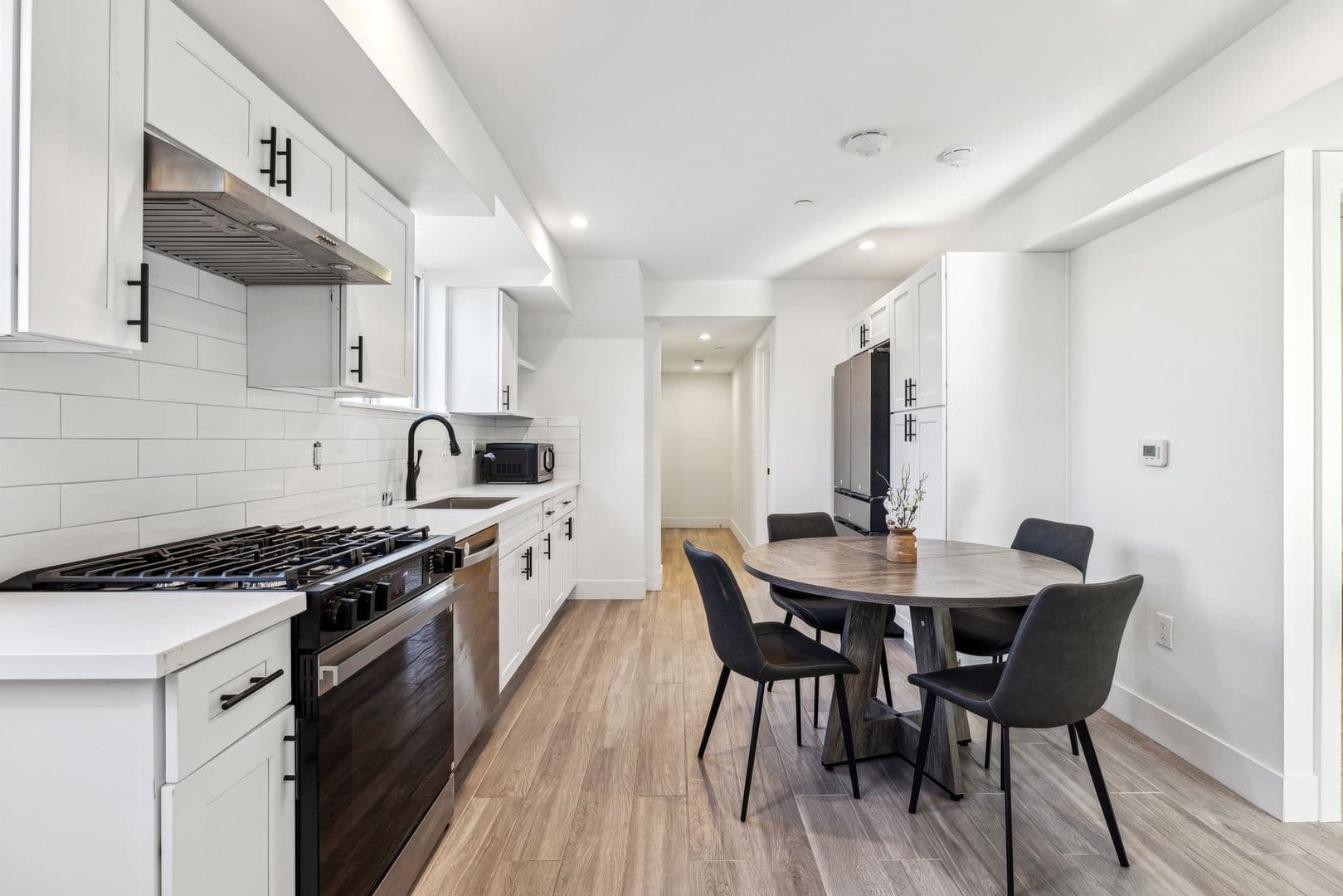 Los Angeles Apartment: 1252 West 37th Street