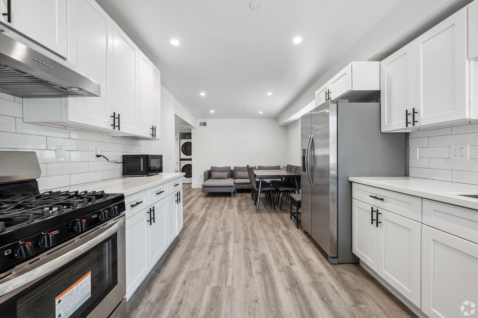 Los Angeles Apartment: 3505 Raymond Avenue