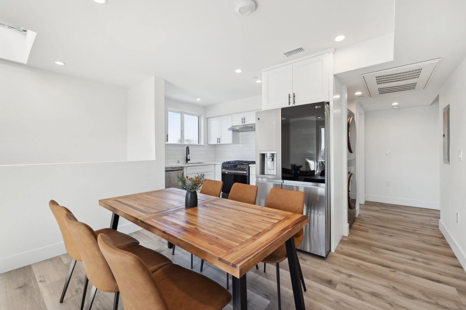 Los Angeles Apartment: 2013 Raymond Avenue