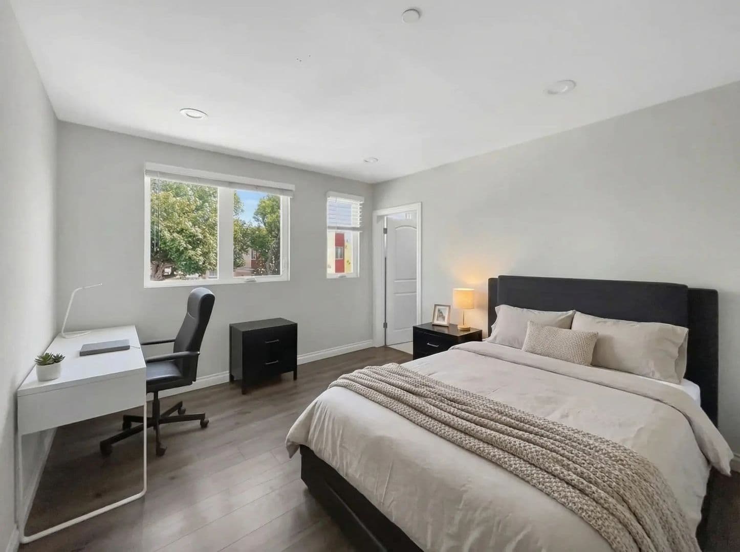 Los Angeles Apartment: 1334 West 37th Place