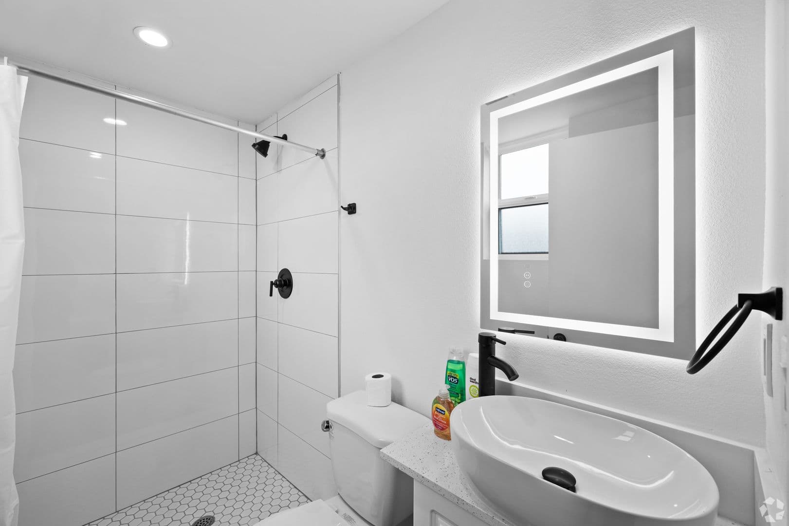 Los Angeles Apartment: 1419 West 35th Street