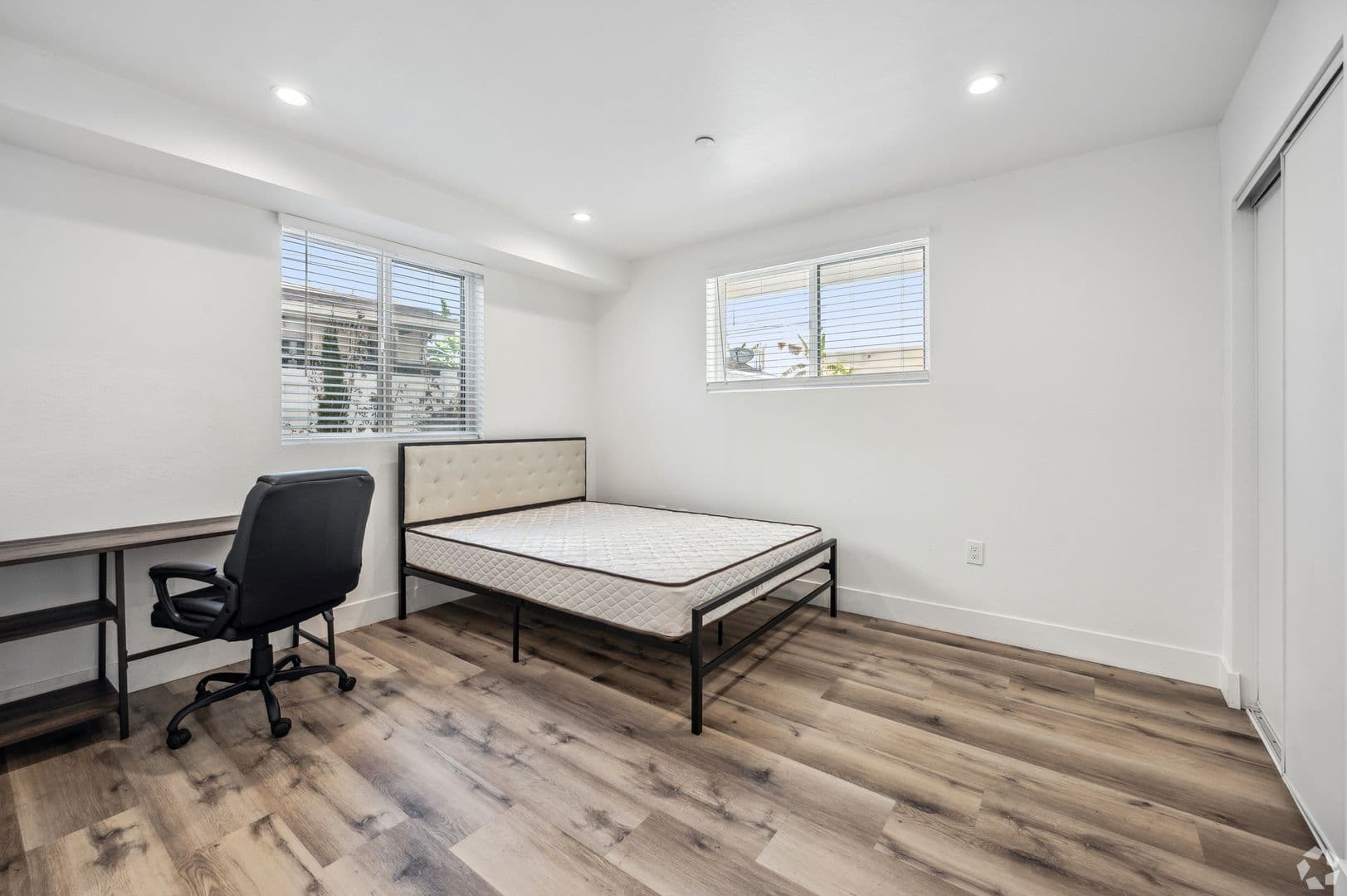 Los Angeles Apartment: 1252 West 37th Street