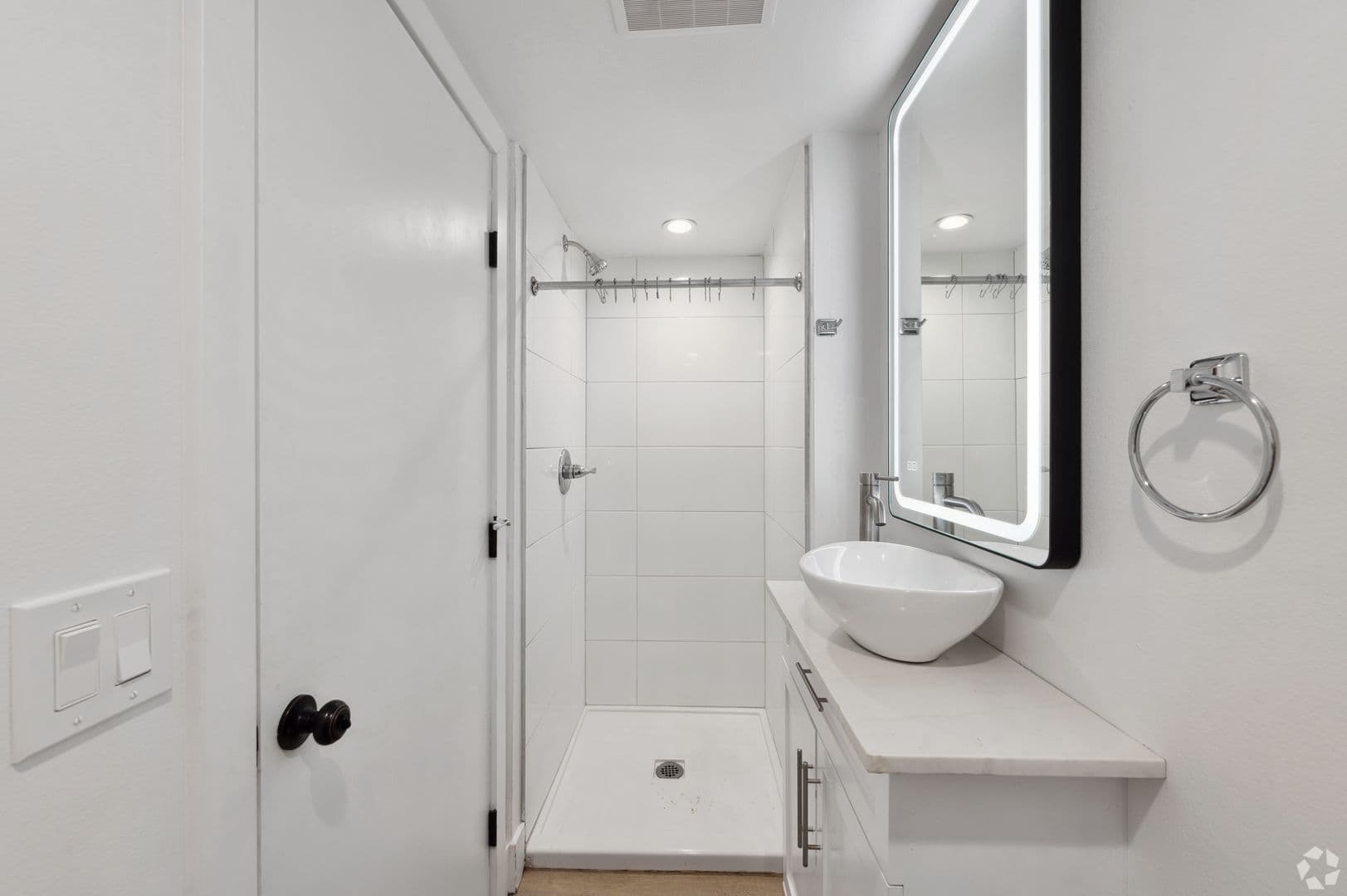 Los Angeles Apartment: 1297 West 36th Street