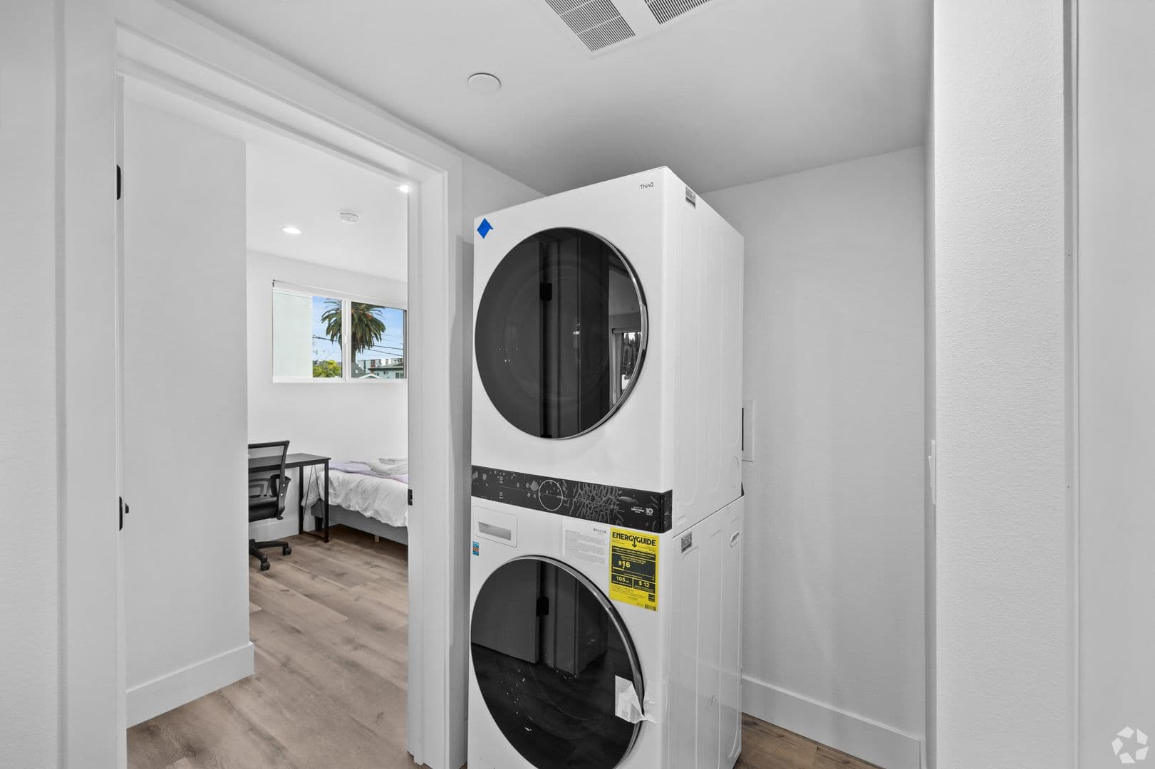Los Angeles Apartment: 1252 West 37th Street