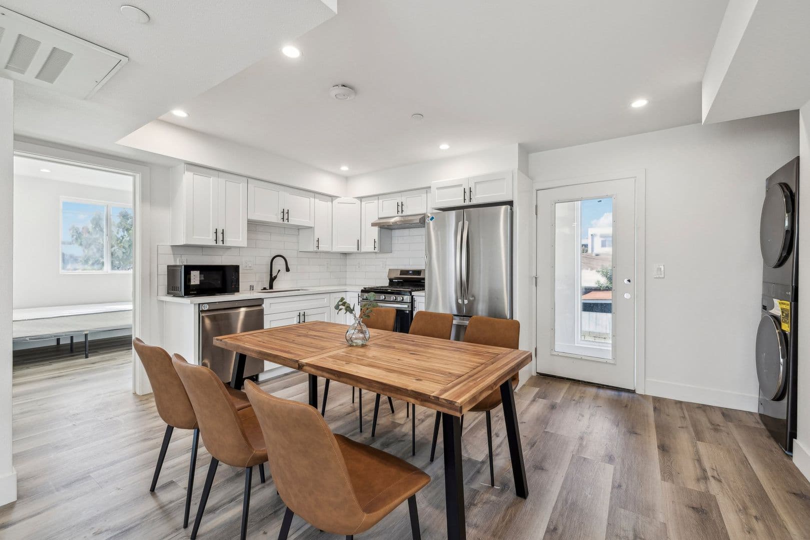 Los Angeles Apartment: 5401 Carlin Street