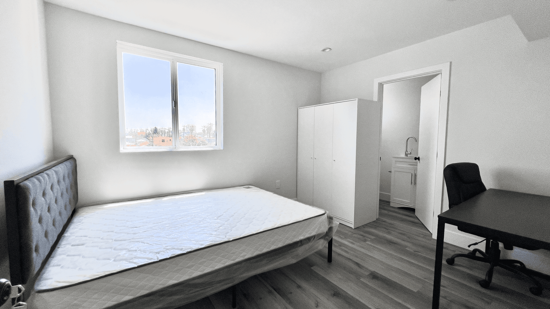 Los Angeles Apartment: 1314 West 35th Place
