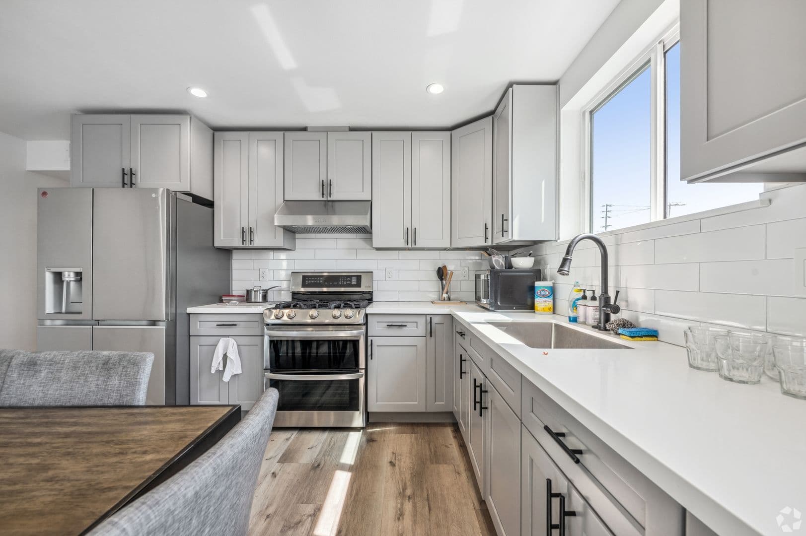 Los Angeles Apartment: 3507 1/2 South Budlong Avenue