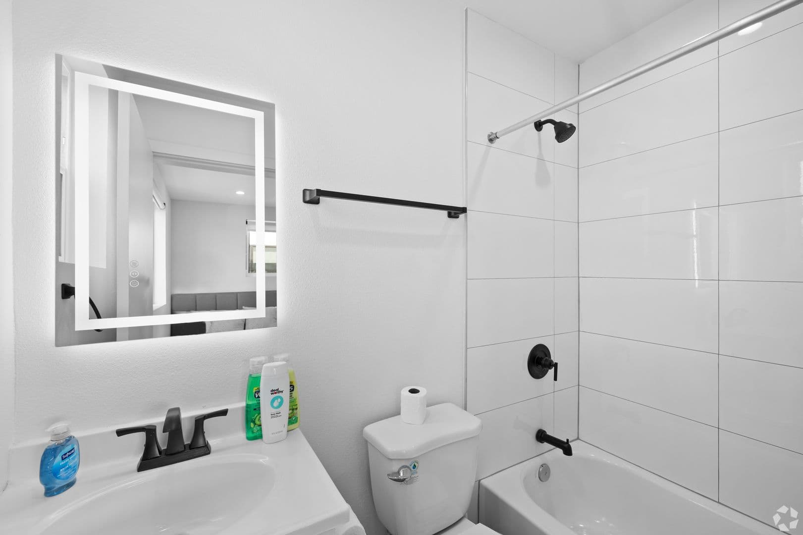 Los Angeles Apartment: 2013 Raymond Avenue