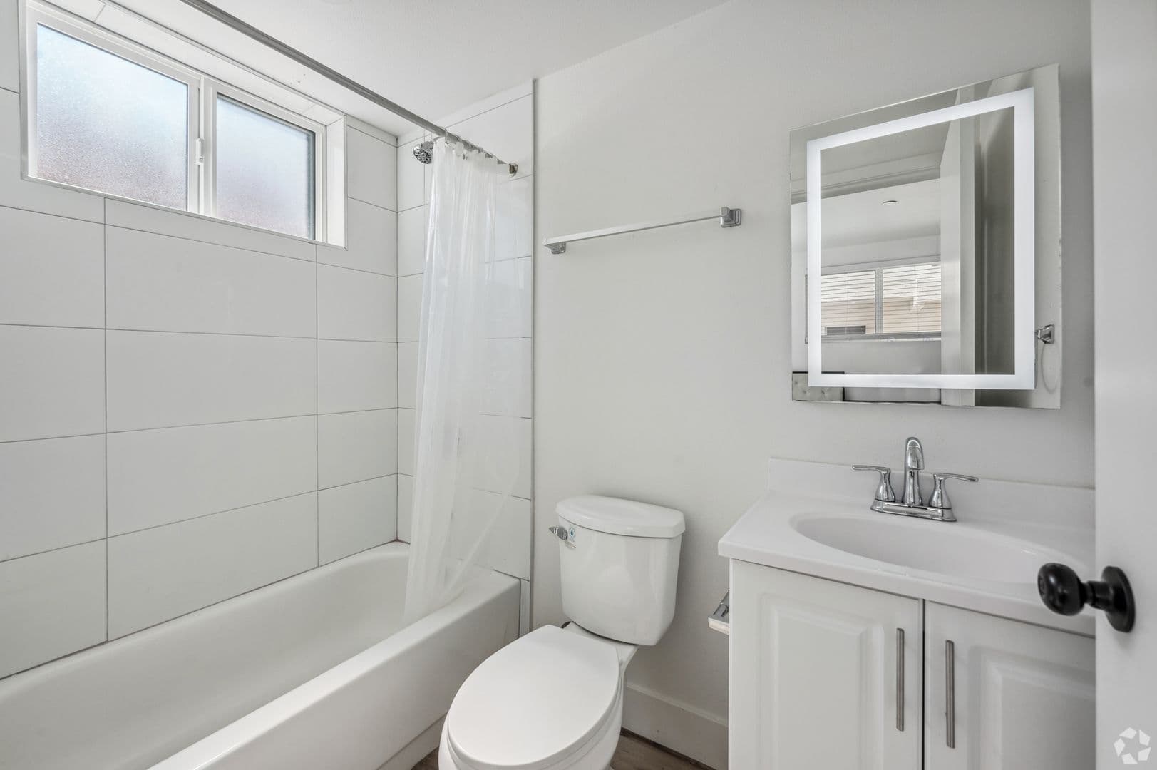 Los Angeles Apartment: 1252 West 37th Street