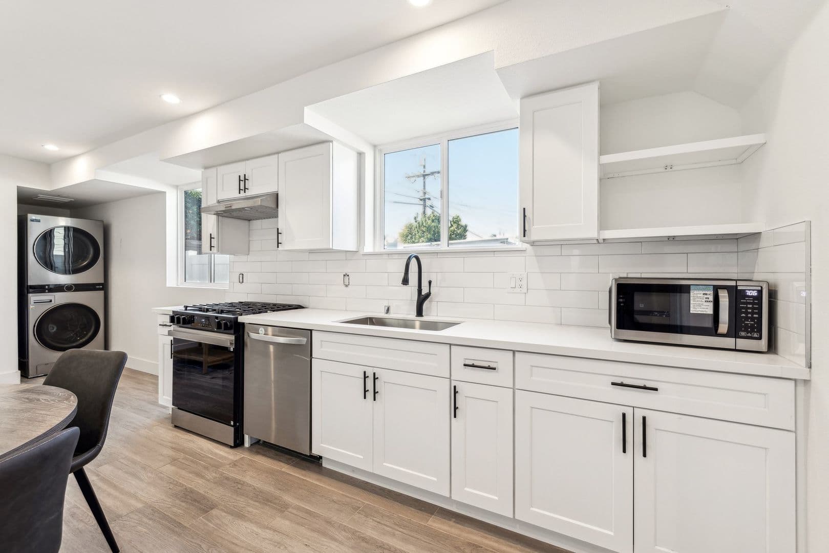 Los Angeles Apartment: 1252 West 37th Street