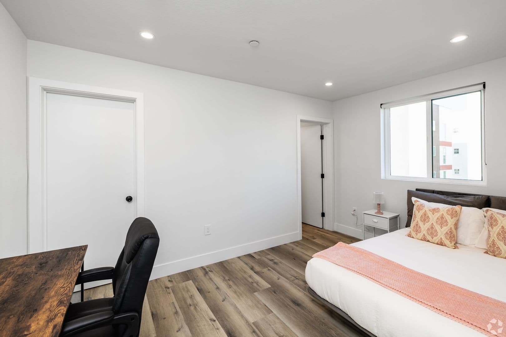 Los Angeles Apartment: 3507 1/2 South Budlong Avenue