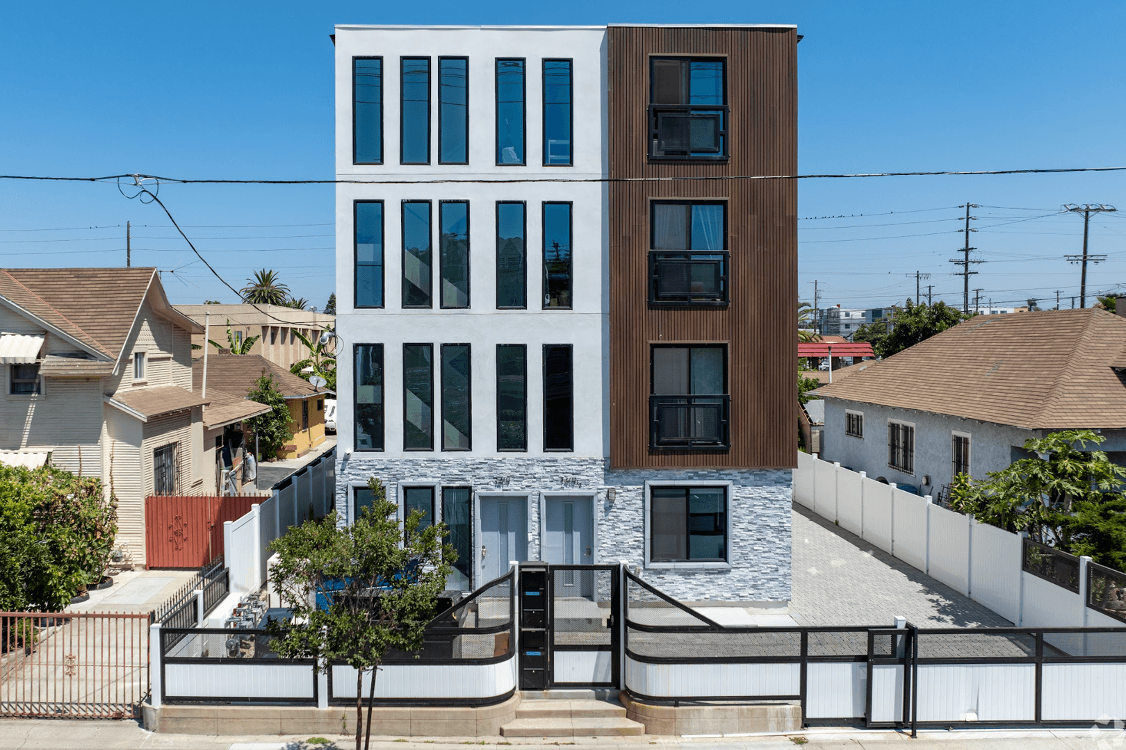 Los Angeles Apartment: 1419 West 35th Street