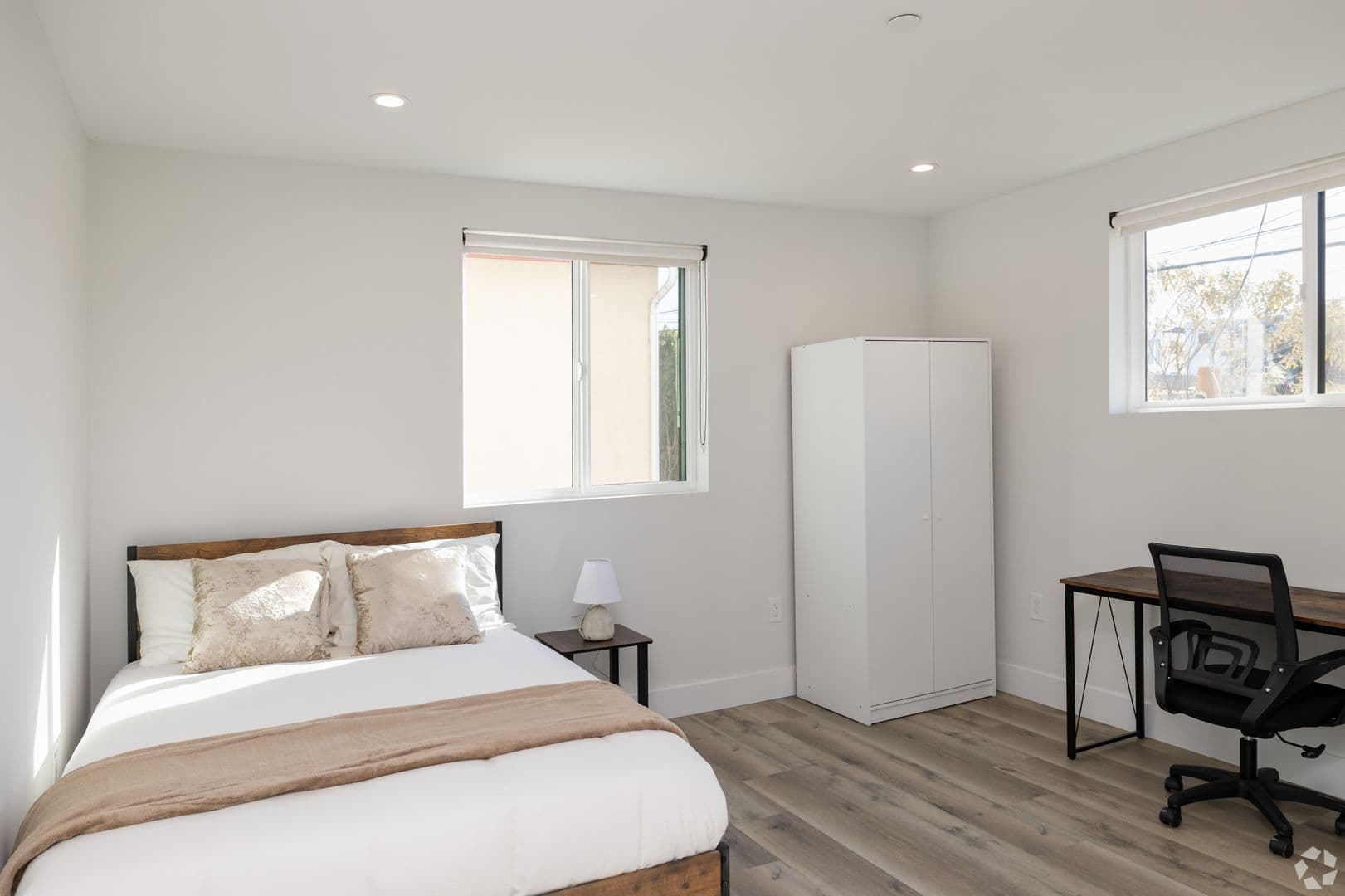 Los Angeles Apartment: 5401 Carlin Street