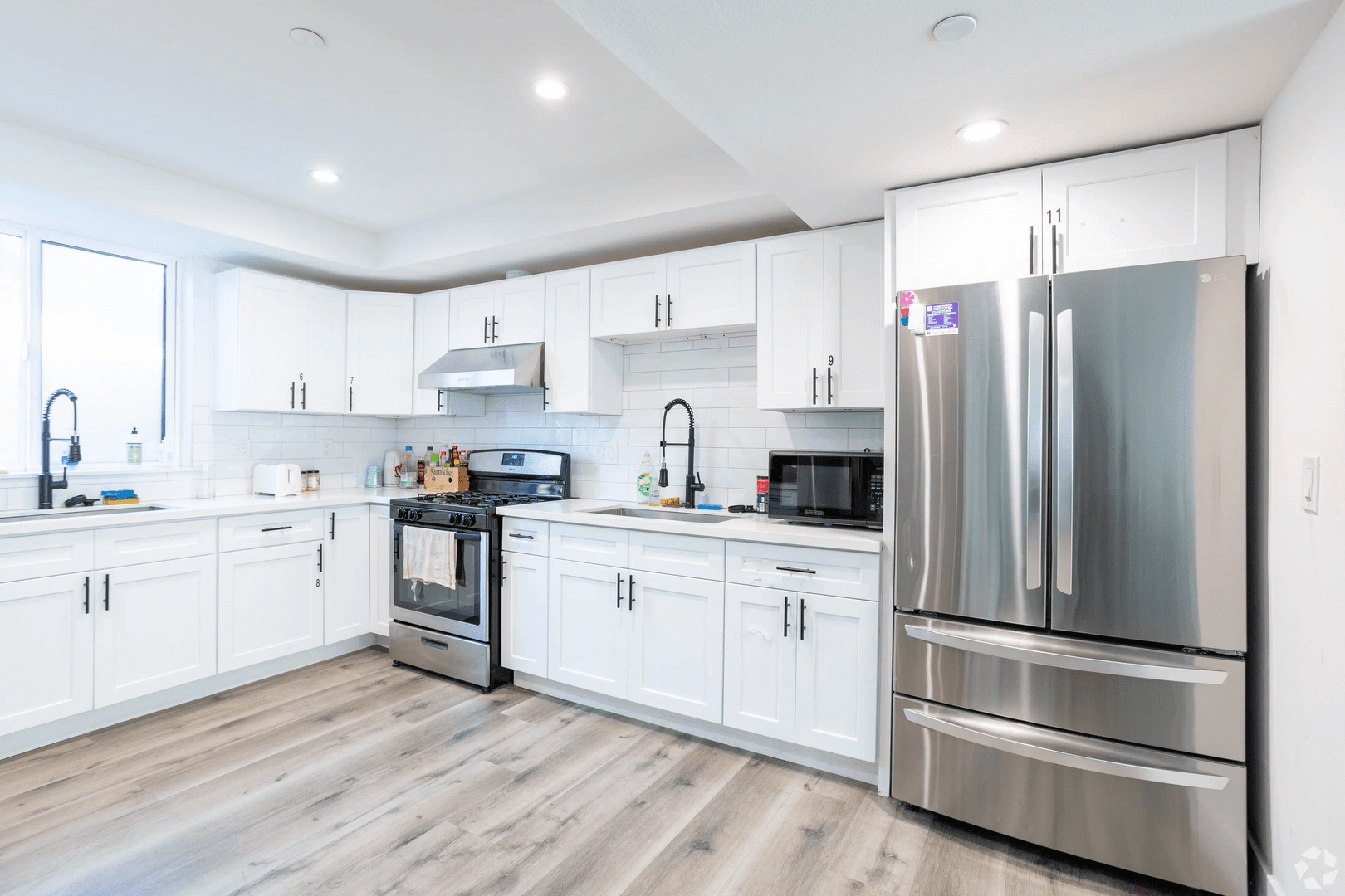 Los Angeles Apartment: 1530 West 37th Street