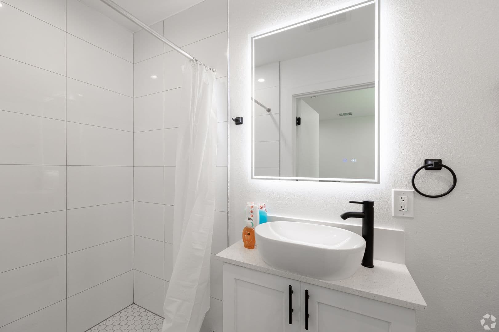 Los Angeles Apartment: 3507 1/2 South Budlong Avenue