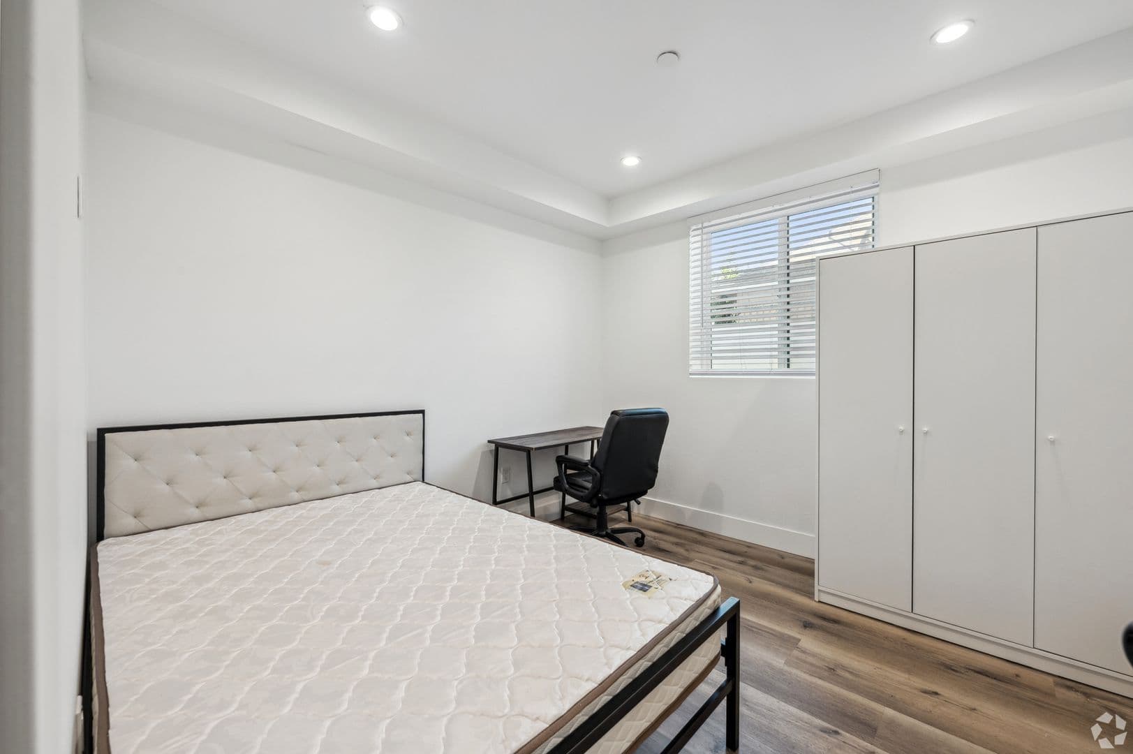 Los Angeles Apartment: 1252 West 37th Street