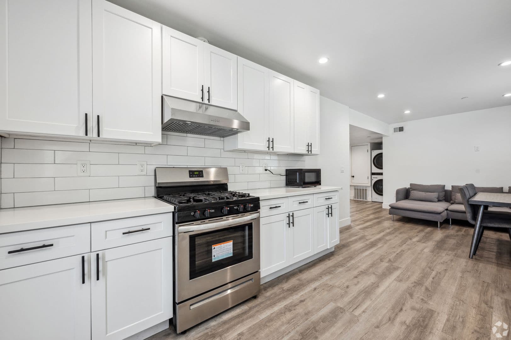 Los Angeles Apartment: 5401 Carlin Street