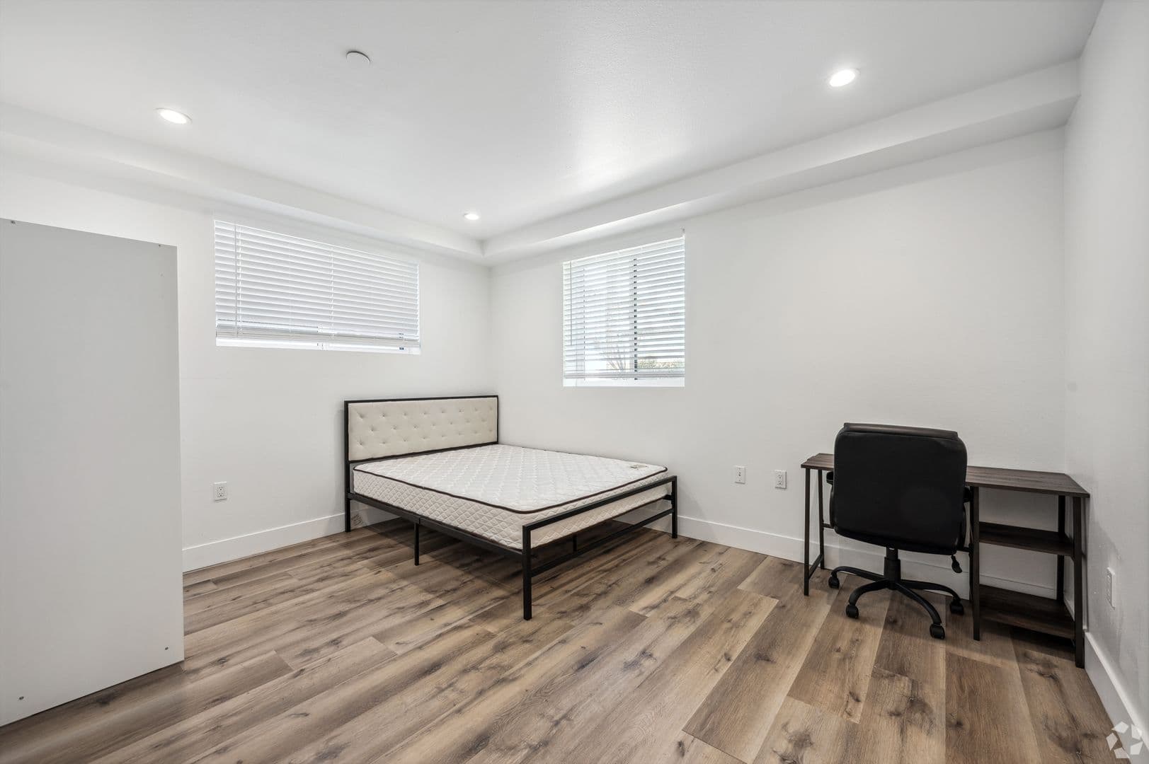 Los Angeles Apartment: 3505 Raymond Avenue