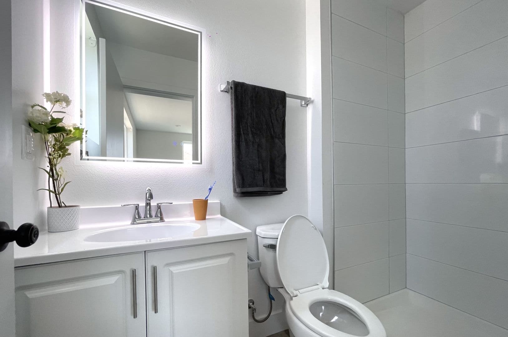 Los Angeles Apartment: 1314 West 35th Place