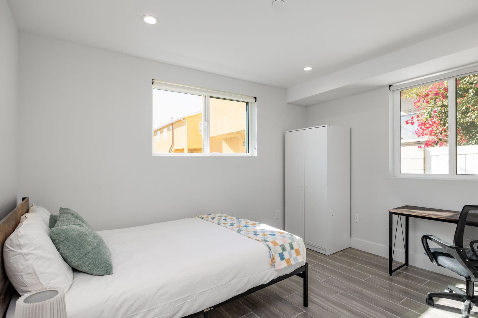 Los Angeles Apartment: 5401 Carlin Street
