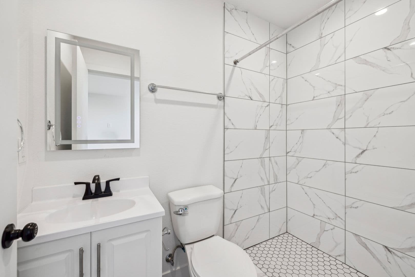 Los Angeles Apartment: 3437 South Catalina Street