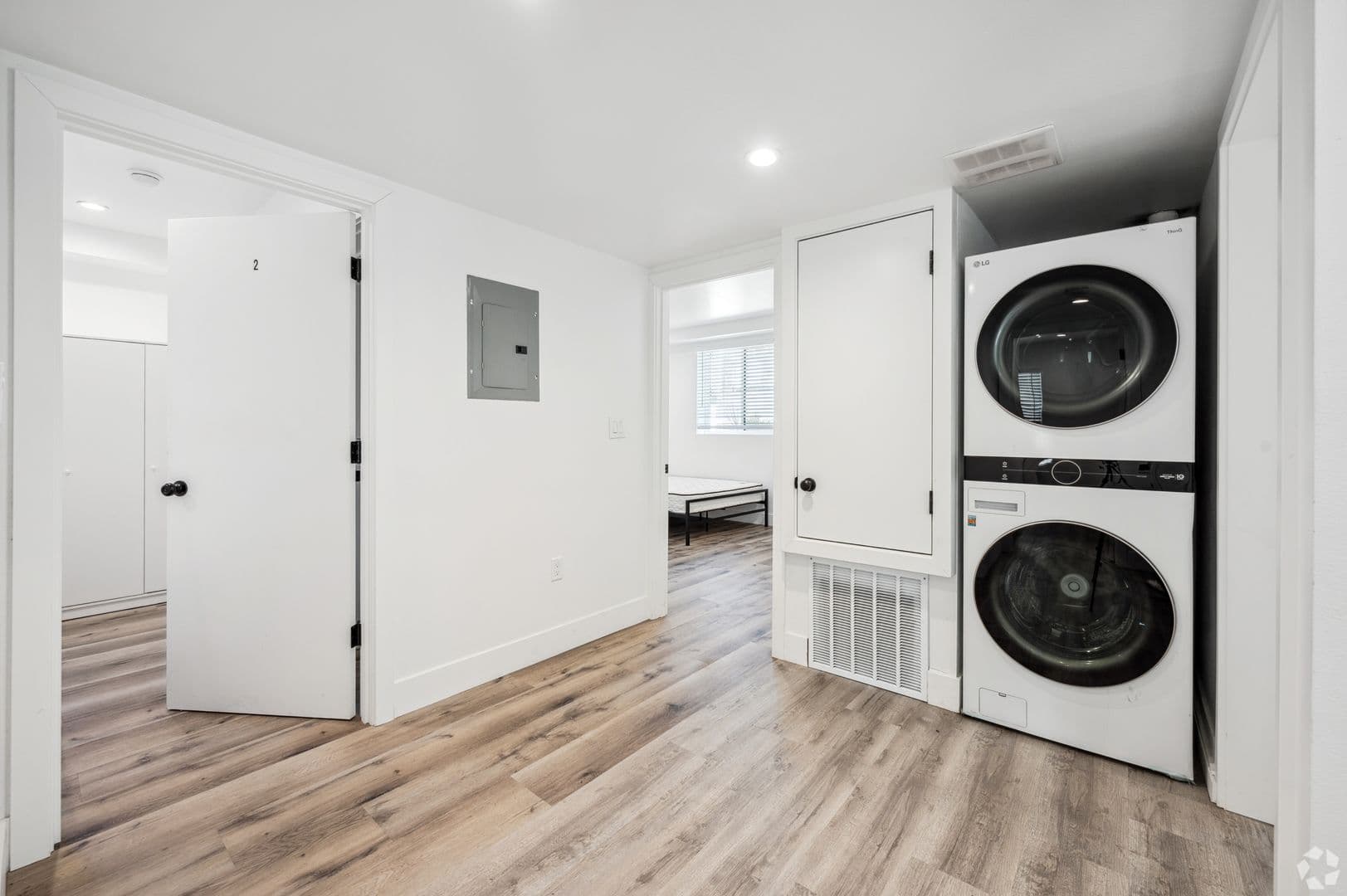 Los Angeles Apartment: 3737 South Catalina Street, 1186 West 37th Place