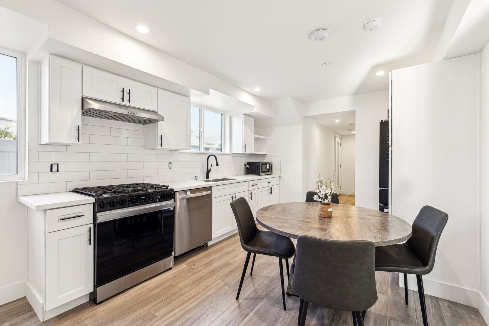 Los Angeles Apartment: 2013 Raymond Avenue