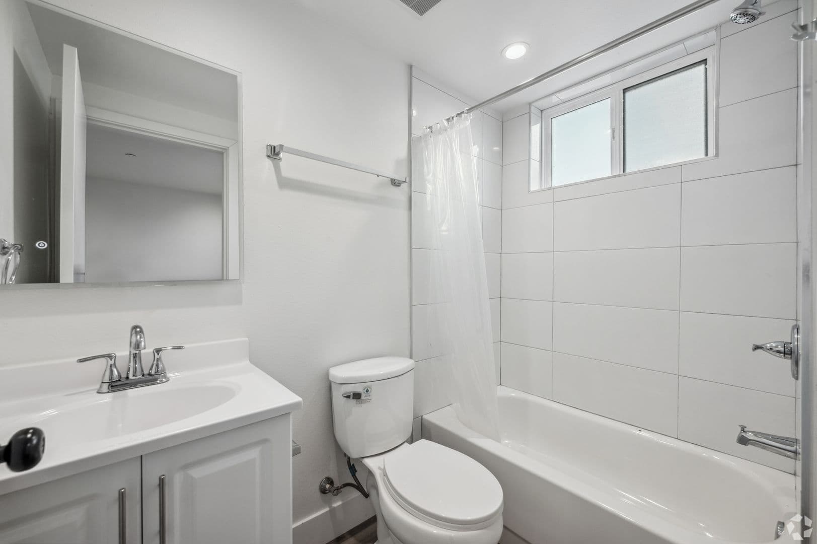 Los Angeles Apartment: 3505 Raymond Avenue