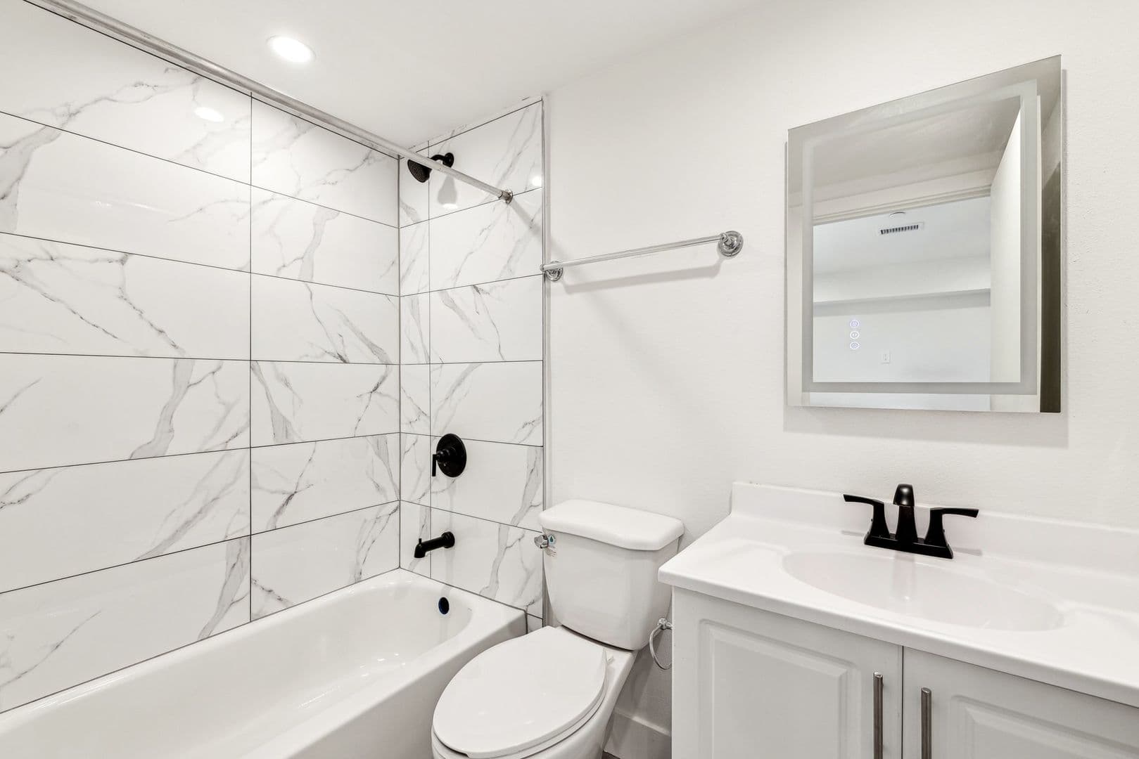 Los Angeles Apartment: 3505 Raymond Avenue
