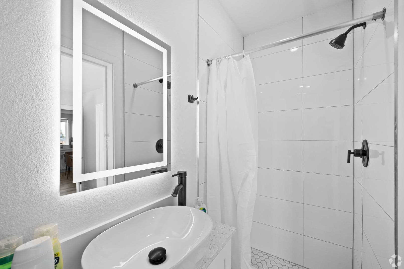 Los Angeles Apartment: 1252 West 37th Street