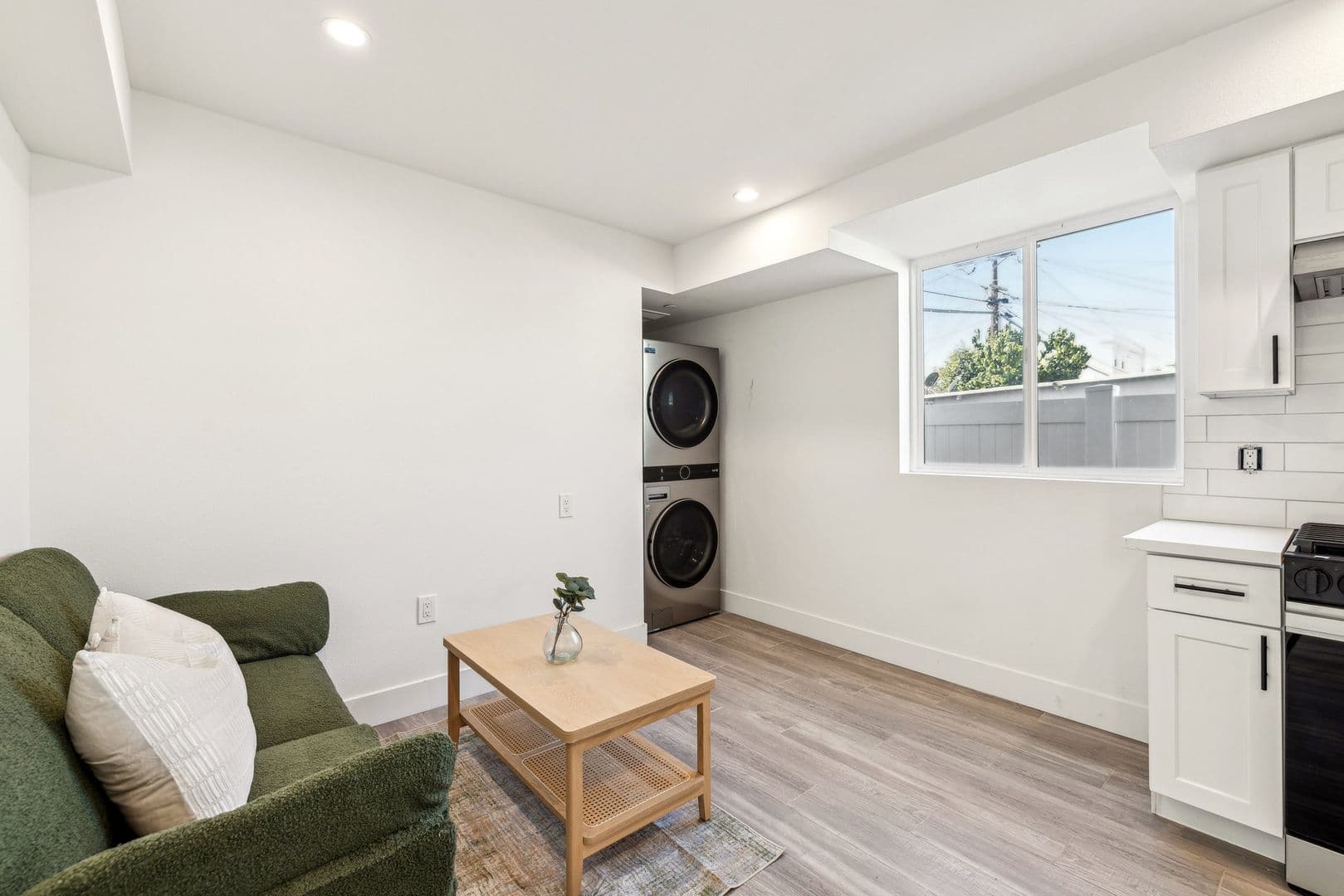 Los Angeles Apartment: 1252 West 37th Street